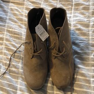 NWT Wedge boot